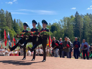 Международная встреча ветеранов Великой Отечественной войны и участников партизанского движения на Кургане Дружбы